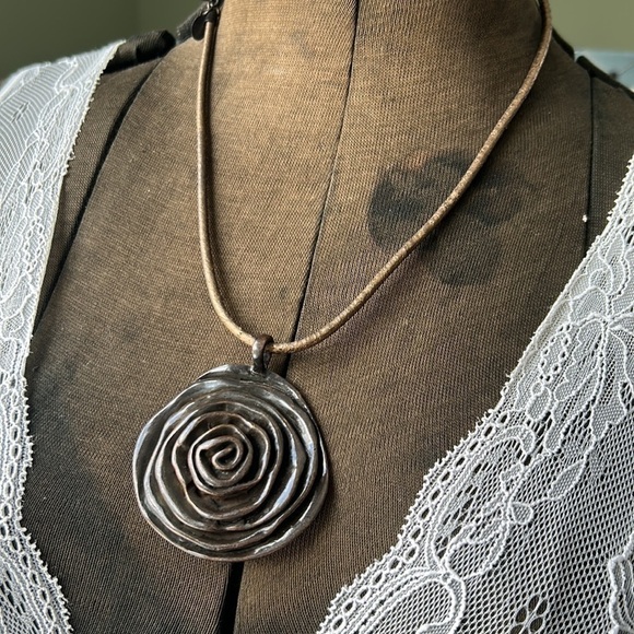 Chicos medallion necklace pendant nest like design euc bronze metal adjustable - Picture 6 of 11